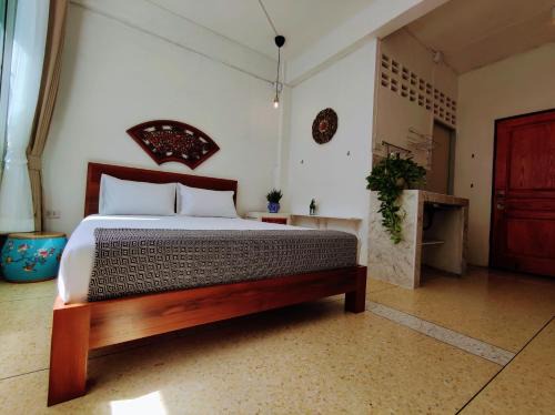 Thung Maha Mek Apartment | Lumphini 5 Train station center EnSuite Aircon