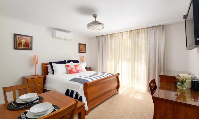 Rhyll Bed & Breakfast | Luna Blu - Luxury B&B