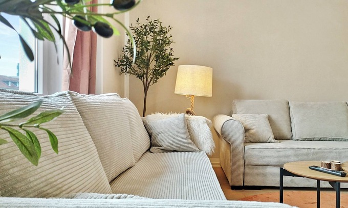 Wolfsburg Apartment | Lunaria Living | VW Cozy - Central - Parking