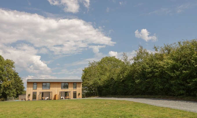 Whitney-on-Wye Cottage | LUNNON BARN, family friendly, luxury holiday cottage in Droitwich Spa