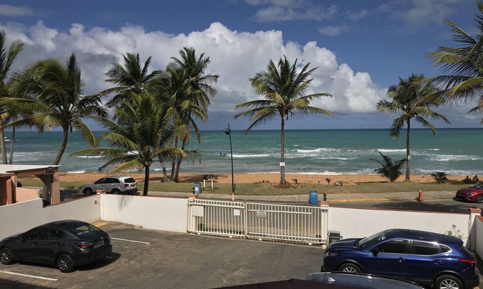 La Pared Hotel | Luquillo Sunrise beach Inn