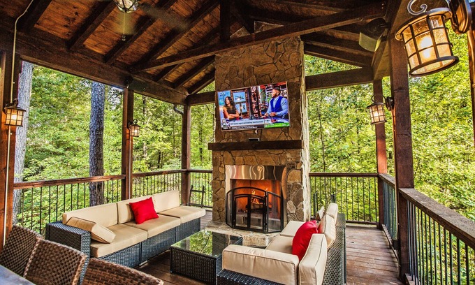 Broken Bow Cabin | Lusa Nita Retreat – Luxe Lodge w/Hot Tub, Sauna & Stunning Outdoor Living!