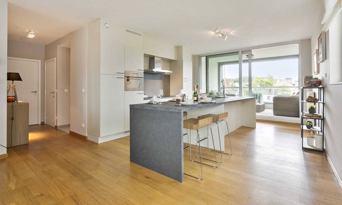 Sint-Jozef Apartment | Lush apartment with canal view near centre