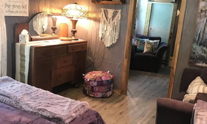 Bacliff House | Lush Couples Cottage w/access to Waterfront Property