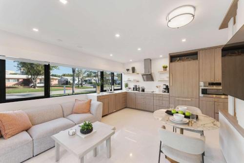 North Corals Apartment | Lush Florida King Bed Studio - Dog Friendly Oasis