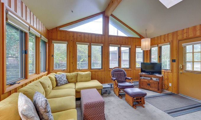 Lander Apartment | Lush Lander Apartment w/Fenced Backyard & Grill!