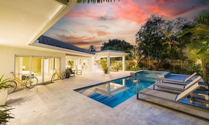 Biscayne Park Villa | Lush Luxury Marvel in Miami w/Pool&Bbq