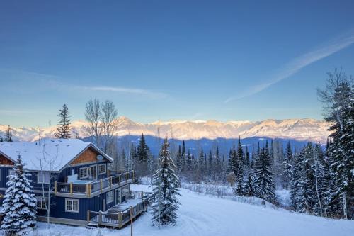 Golden House | Lush Mountain Accommodations