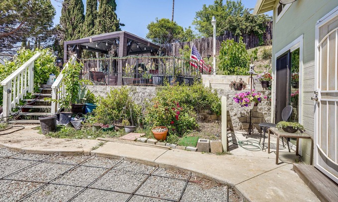 Vallejo House | Lush Vallejo Cottage - 20 Mi to Napa Wineries