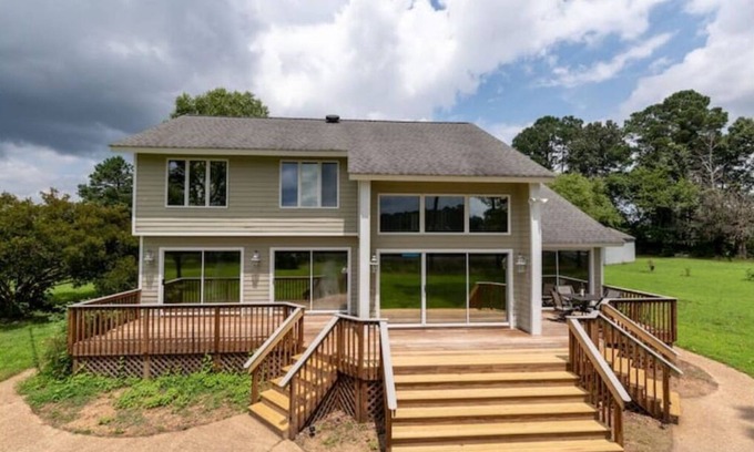 Ware House | Luster's Retreat