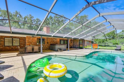 Bearss Plaza House | Lutz Home with Game Room 7 Mi to Adventure Island!