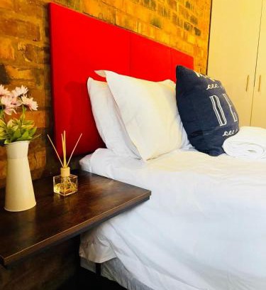 Downtown Johannesburg Apartment | Luu's Balcony