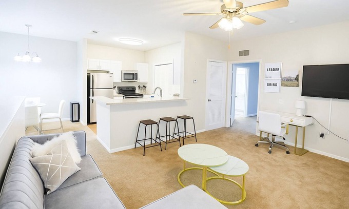 Ferry Pass Apartment | Lux 2BR 2BA mins from the water