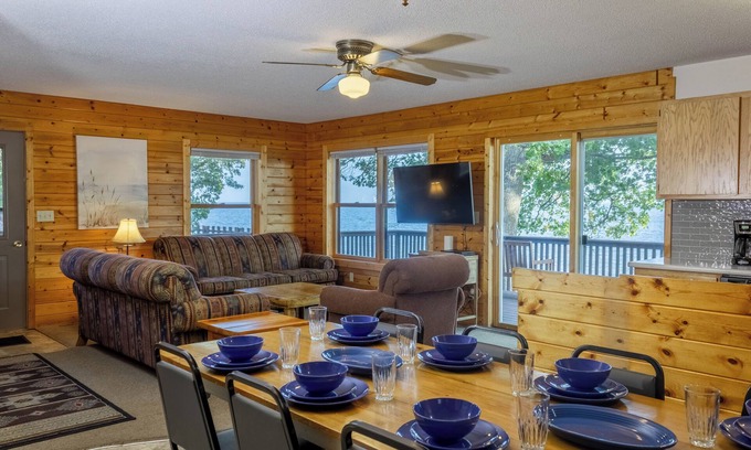 Walker House | Lux 4 BRM home overlooking the lake & pool reduced by 40% from peak summer rates