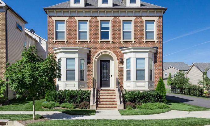Ashburn House | Lux 5BD - Theater, Gym, Game Room, Parking & more!