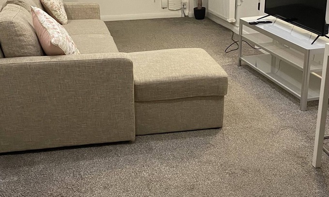 Kirkheaton Apartment | Lux and Comfort At Dealhouse Apt King Bed