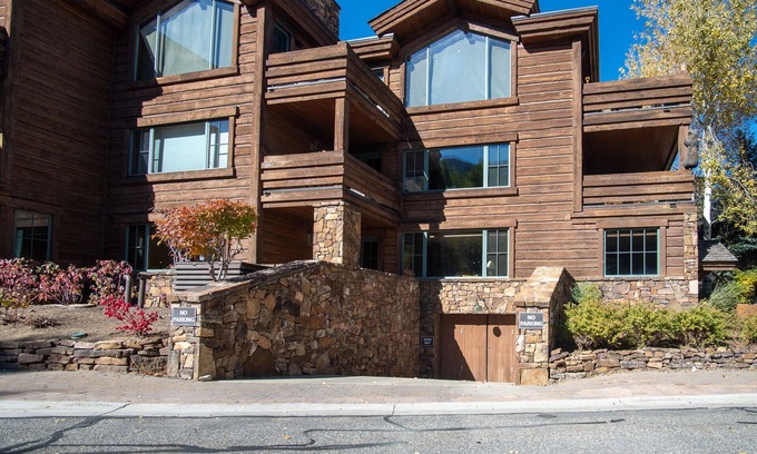 Warm Springs Condo | Lux Baldy Vista at Warm Springs Home + Hot Tub - Walk to SV Ski Lifts