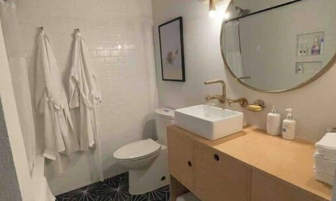 Sweetbriar House | Lux Boho Chic FREE Parking, Wi-Fi, Mins to Soco/DT