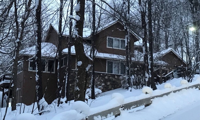 Hidden Valley House | Lux Cabin w/hot tub, playground, game room, bb court,walking trail, resort pool