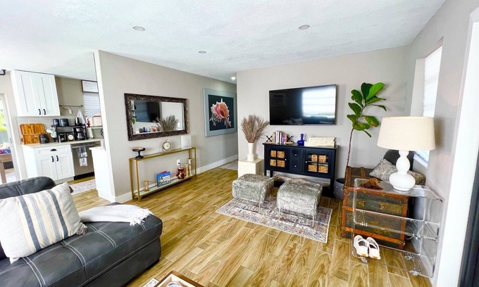 Sweetwater House | Lux CLEAN Family-ready retreat games, proximity to FIU, Everglades, Shopping +