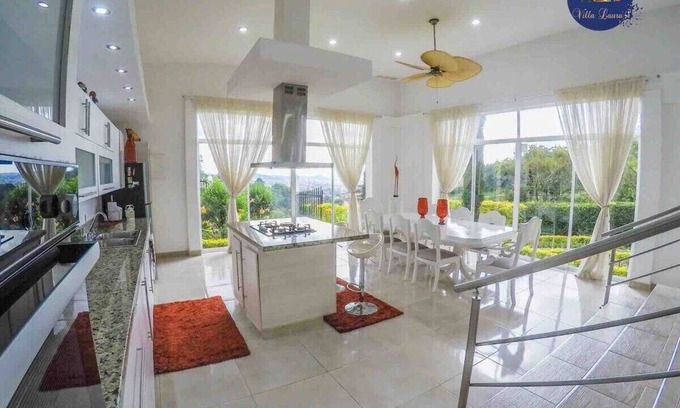 La Estrella Villa | Lux Colombia Adventure W/Driver