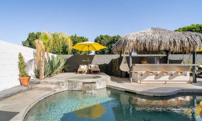 Indio House | ☀️Lux Desert Paradise🌴 Salt Water Pool & Spa 1 mile to Empire Polo