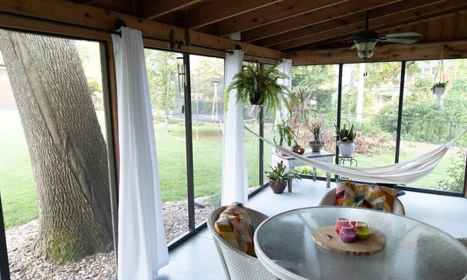 Decatur House | LUX Holiday Retreat w/Fireplace/Outdoor Dining