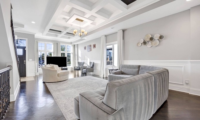 Grand Boulevard House | Lux Home in Chicago 7mins Downtown