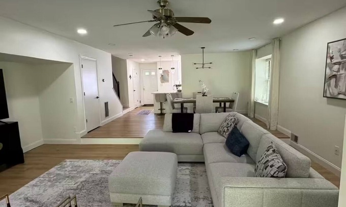 Merrimack House | Lux home near Rt 3/MHT/mountain/lake/ocean/Boston