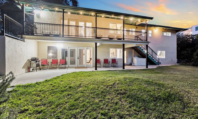 La Mesa House | Lux King Bed, Big Yard, Prime Area, Ranch Style