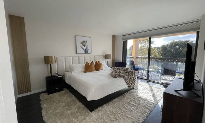 Delray Beach Condo | Lux King Bed Suite, Modern Condo Delray Beach. DRClub - 25% Off Summer