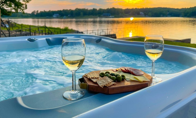 Horseshoe Bend House | Lux Lake Home w Hot Tub, Game Room & Much More!