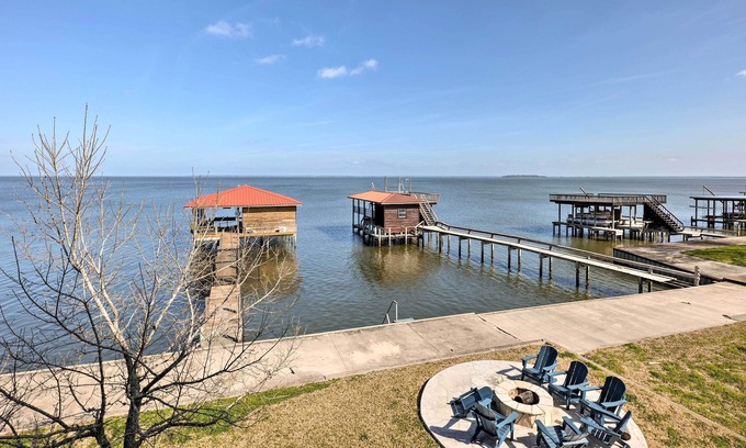 Coldspring House | Lux Lakefront Coldspring Home: Boathouse & Kayaks!
