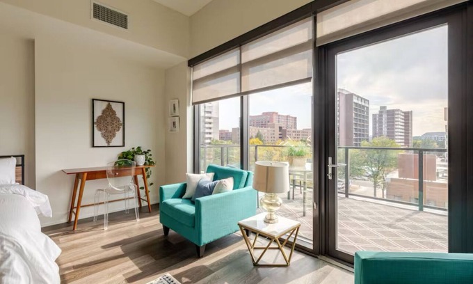 Cherry Creek House | Lux Living in Cherry Creek Rooftop Pool and Free Parking