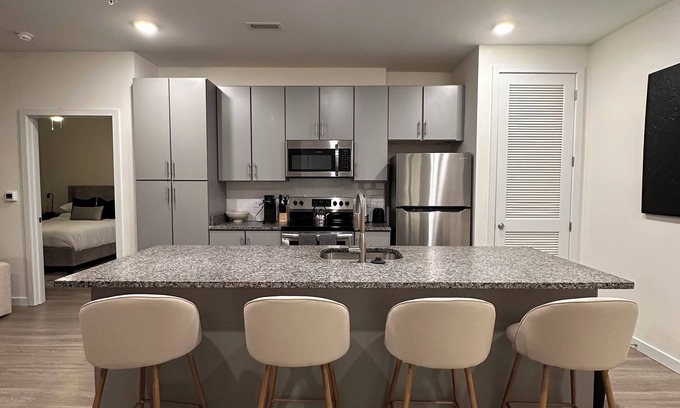 Richmond Apartment | Lux Living, with Free Parking in City Central