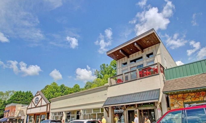 Blue Ridge Condo | LUX Loft in DT + Walk to everything + Carport + EV charger
