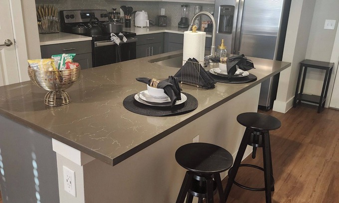 Fort Worth Apartment | LUX-Longhorn Suite w/Boho vibes,1king bedroom apt. Fort Worth w/attach garage