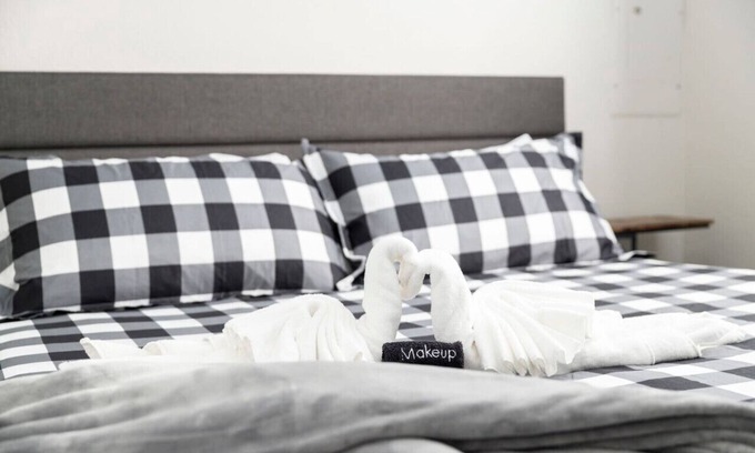 Central Arlington House | Lux Modern Getaway | AT&T Stadium Views | King Bed