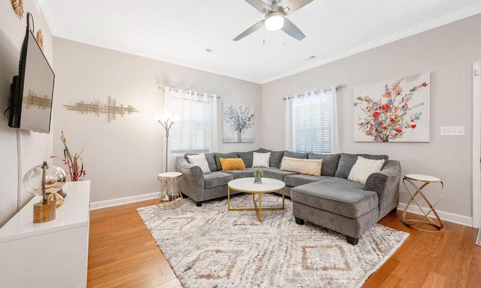 Durham Apartment | * Lux Modern Retreat * Downtown * King Beds *