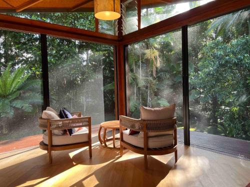 Eubenangee House | Lux rainforest lodge - 1 King, 2 Singles