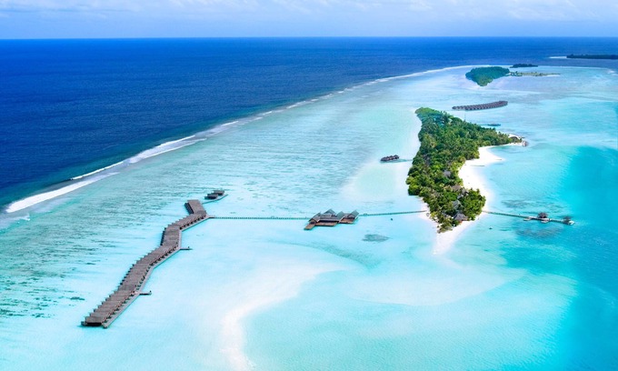 Dhidhoofinolhu Island Resort | LUX* South Ari Atoll