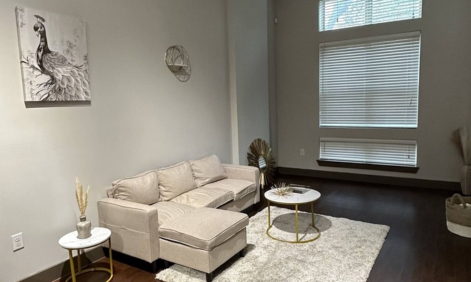 MacGregor Apartment | LUX stay in Med CTR 1 bedroom apt