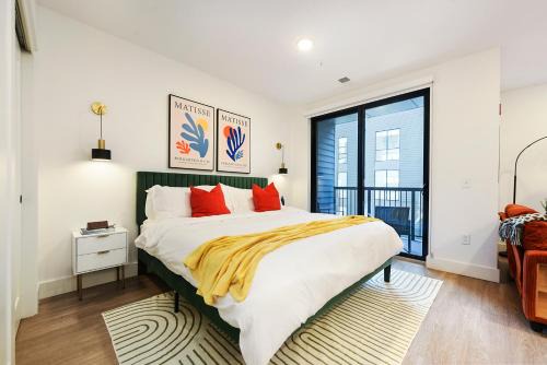 East Liberty Apartment | LUX Studio King Bed Free Parking Gym New