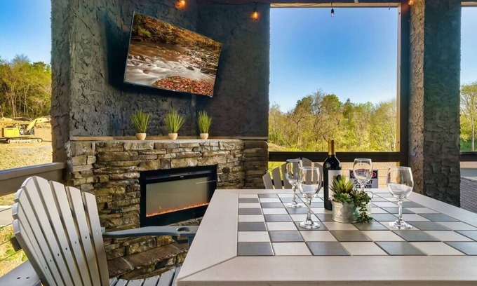 Sevierville Cabin | *Lux Treehouse Cabin* Hot Tub|Arcade|Pet Friendly