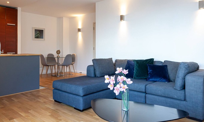 Manchester City Centre Apartment | Lux Two Bed With Pool and Gym Access