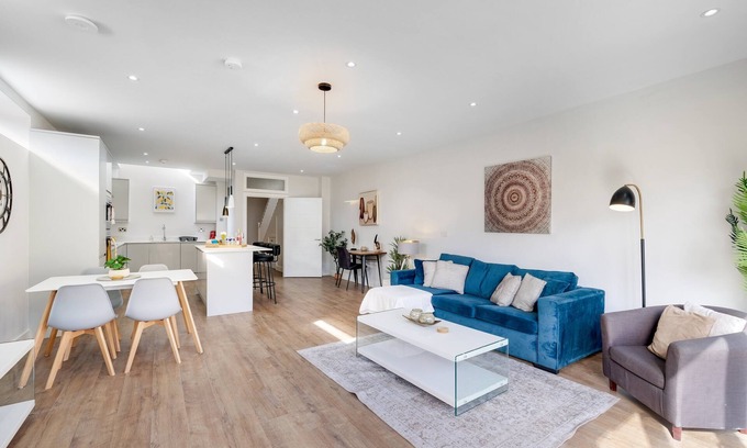 Purley House | Lux UK CR8 Purley Rise 35n-Stunning Executive 5 Bedroom Home in Purley