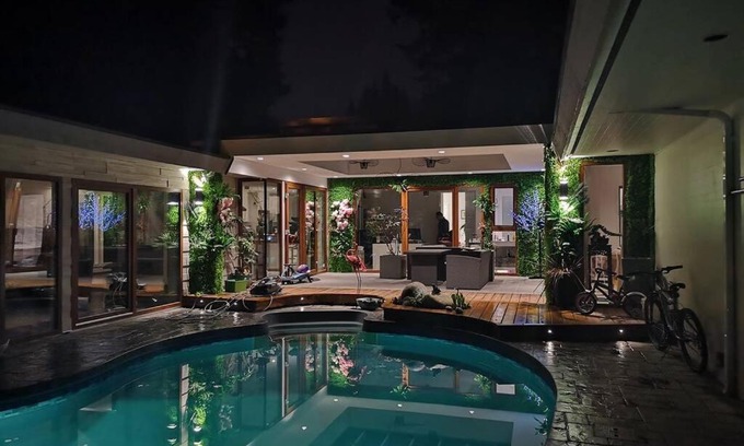 Crescent Beach Villa | Lux White Rock Pool House Beachfront Resort like