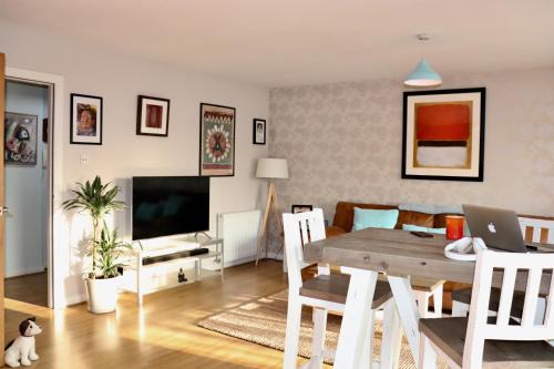 Newhaven Apartment | LuxApartment - Port Of Leith - Free Parking