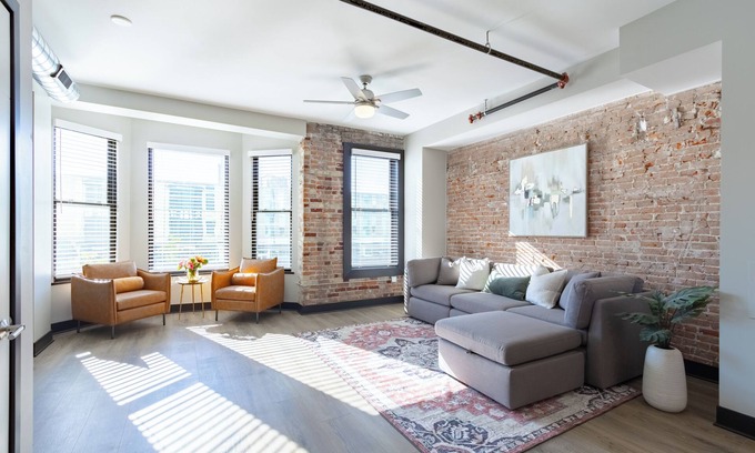 Janesville Apartment | Luxe 1-bedroom Steps from Everything in Downtown Janesville