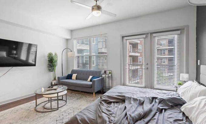 Cherry Apartment | Luxe 1 King Bed Suite In Uptown Charlotte!